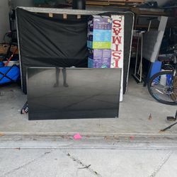 Vizio T V comes with controller and power cable