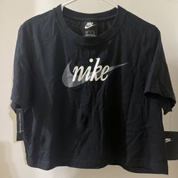 Woman’s NIKE cropped top (xl) New New