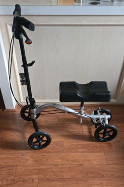 Knee Scooter with Hand Brakes