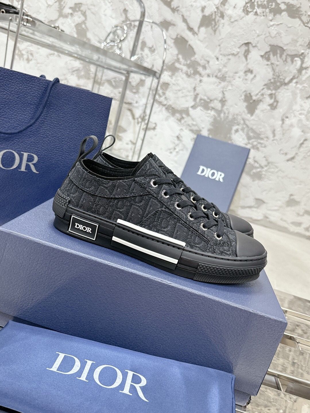 Christian Dior Men’s Sneaker With Box New