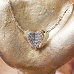 Stunning Vintage 14K Yellow Gold Diamond Cluster Heart Choker Necklace. Made In Italy.