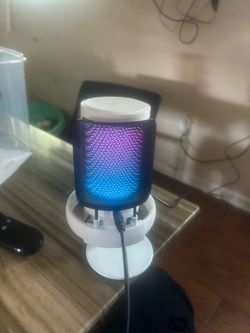Portable Bluetooth microphone with RGB Lighting