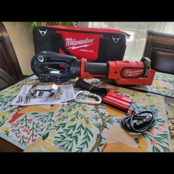 Milwaukee(( New Never Used))18V 15-Ton  Cordless FORCE LOGIC Utility Crimper.  Tool-Only No Battery)