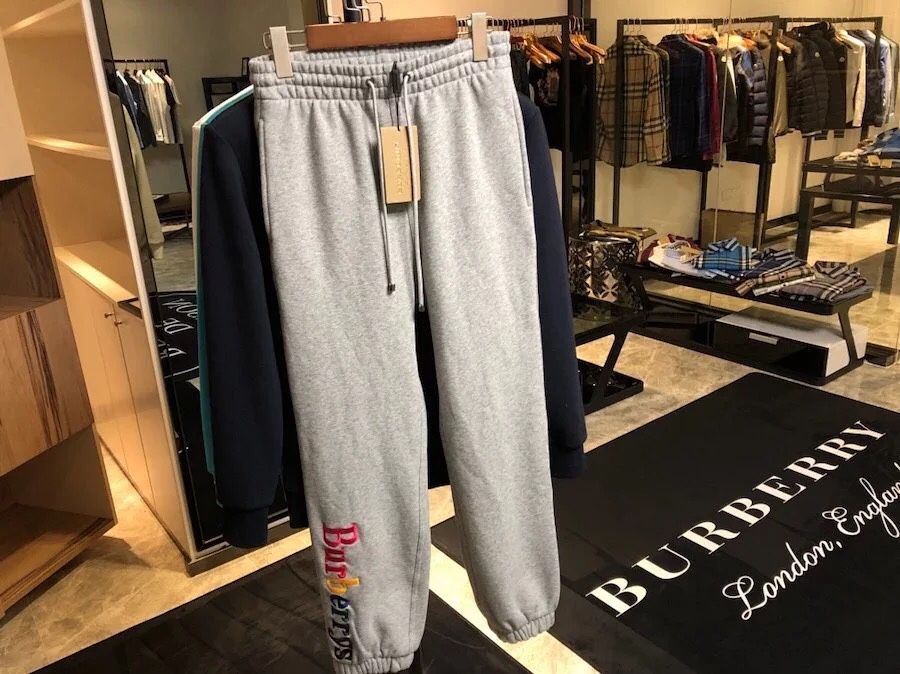 SIZE S Burberry sweatpants New PRICE FIRM✅ SIZE S
