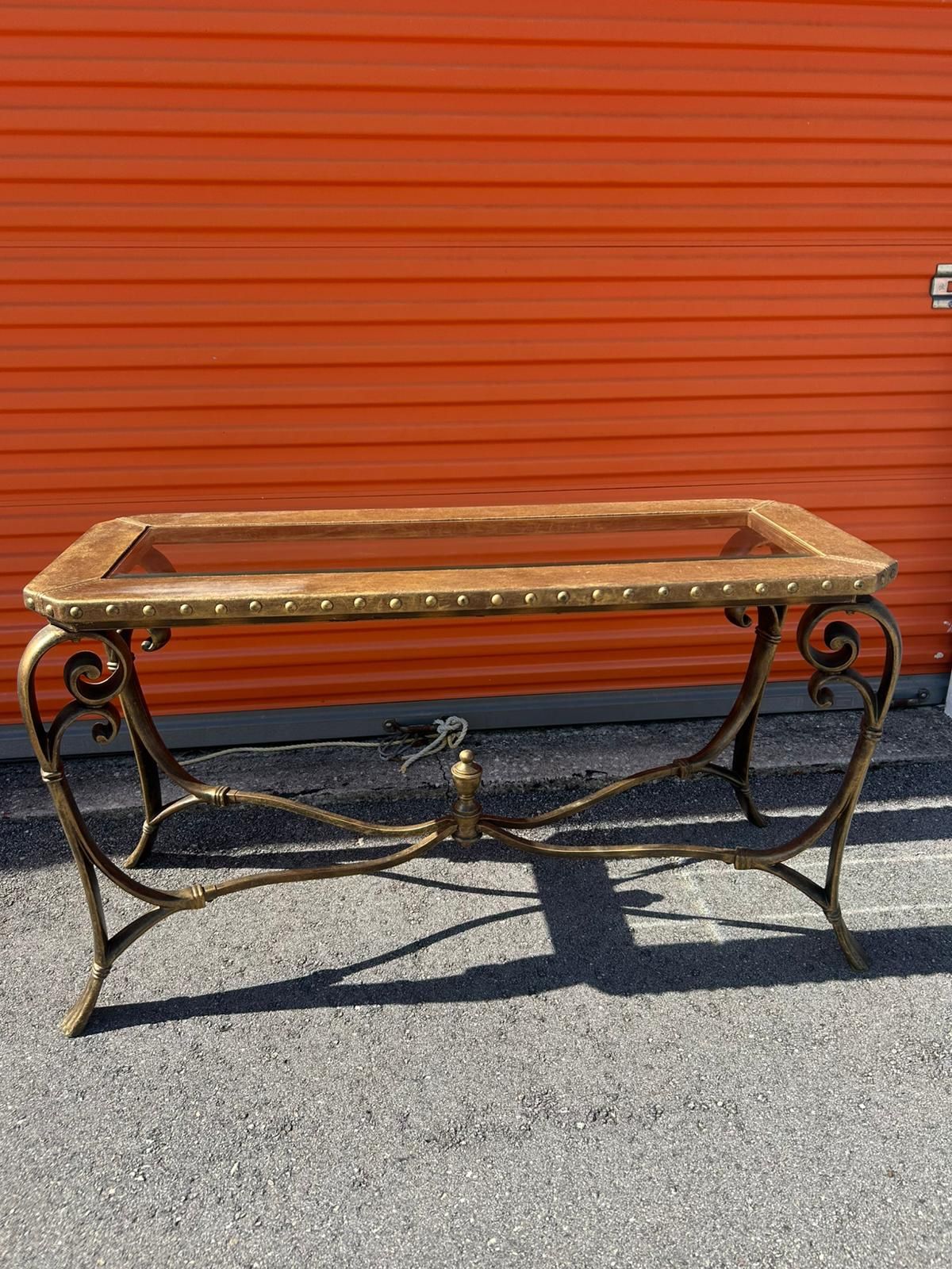 CONSOLE / ENTRANCE TABLE/ GLASS TOP/ IN GREAT CONDITION/ DELIVERY NEGOTIABLE