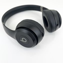 Beats Solo 4 With Carrying Bag, Charger, & Aux Cable 