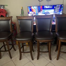 4 Bar Stools 