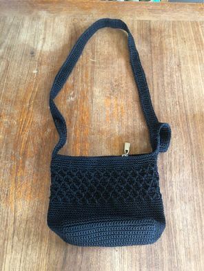 Purse. Shoulder bag. Sorry I don’t ship. Everett Broadway/Melvin Avenue pick up area. $5