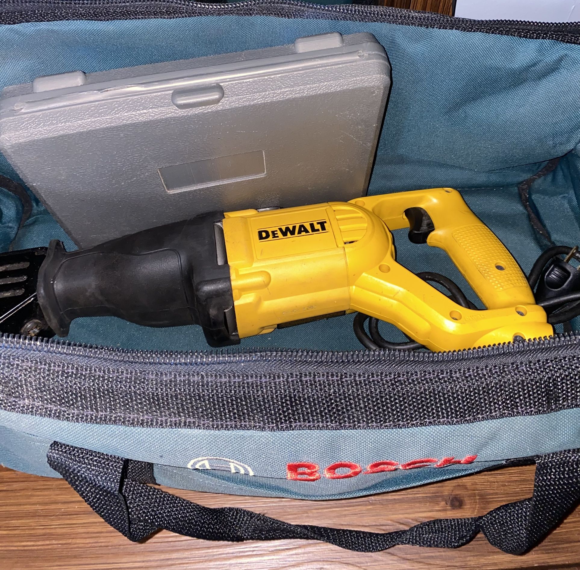 DeWalt DWE304 Reciprocating Saw 10A w/ Extras – Works Great – Fast Ship! 🔧