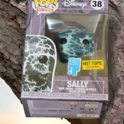 Funko Pop! NBC Nightmare Before Christmas Art Series Sally 38 Hot Topic Exclusiv