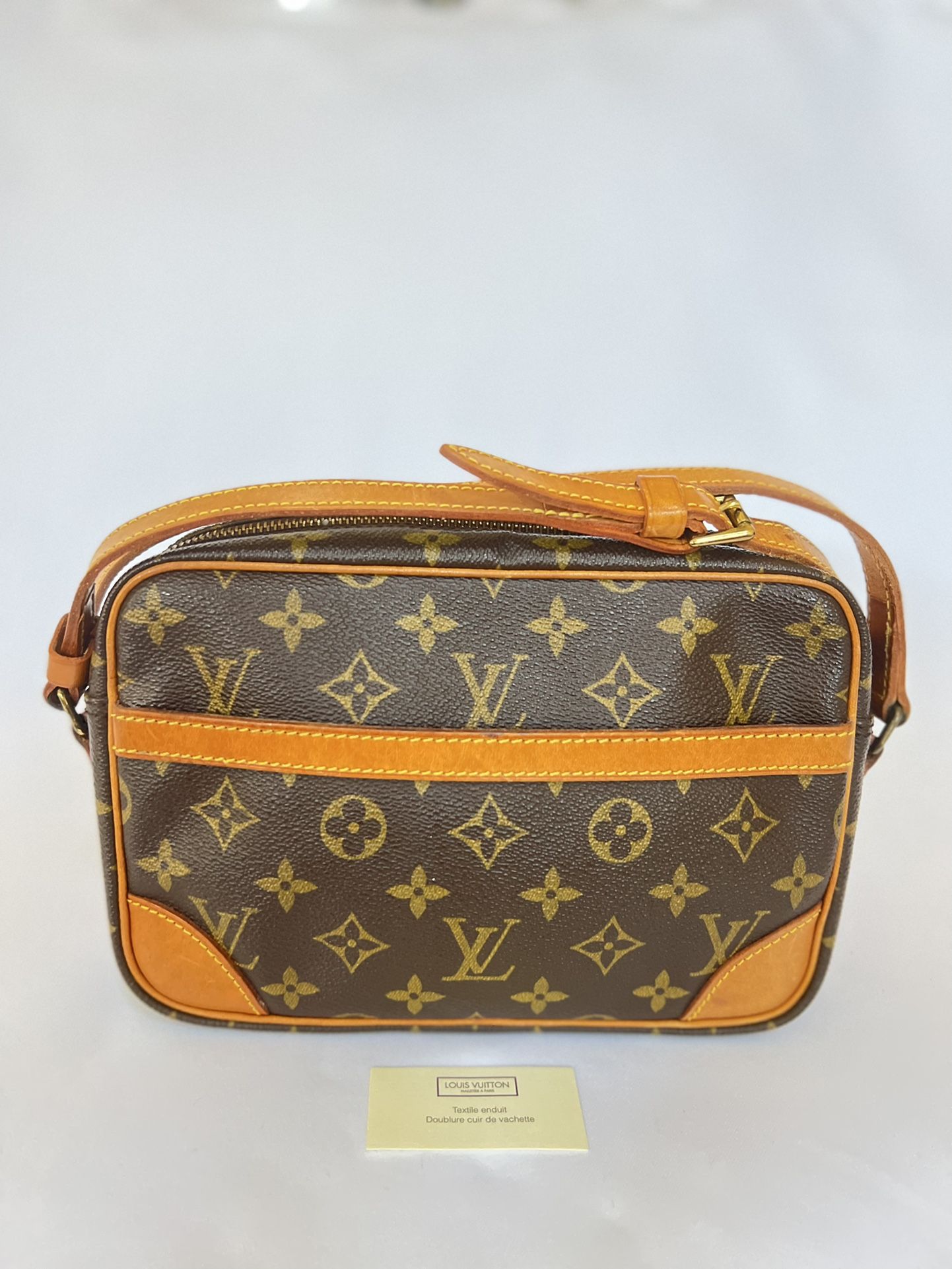 💯 Authentic Vintage Louis Vuitton Crossbody bag