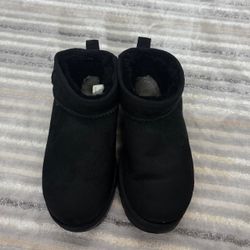 Black UGG ultra minis 