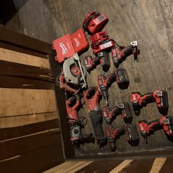 Mix Milwaukee Tool Set 
