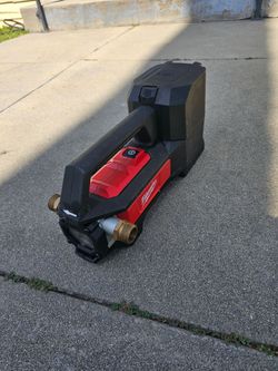 Milwaukee water pump M18