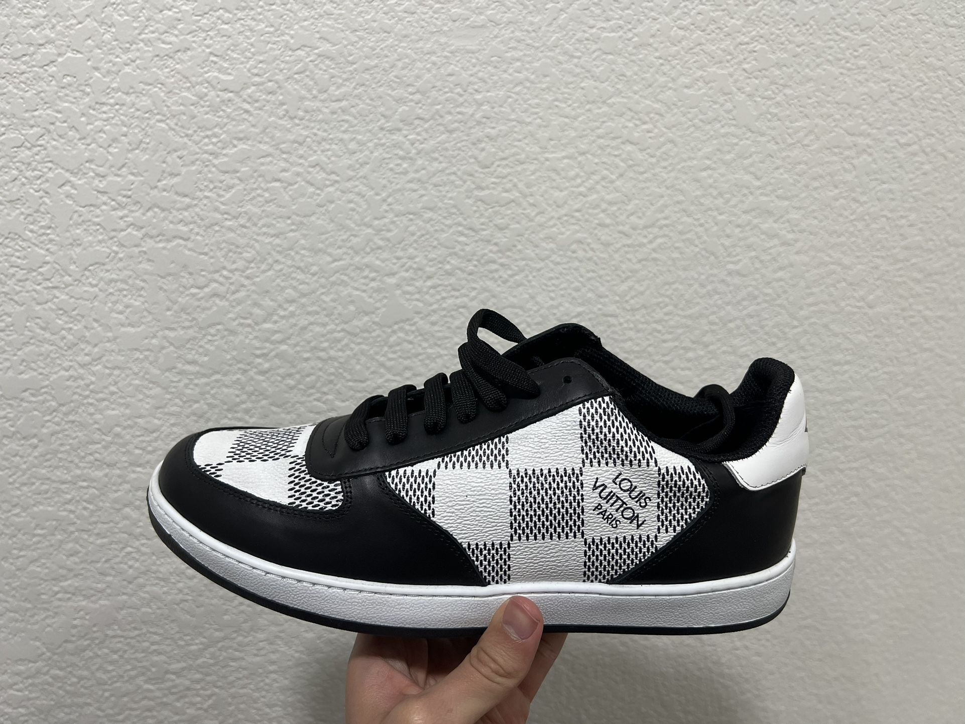Brand new Louis Vuitton Shoes (Size 10) display picture 2