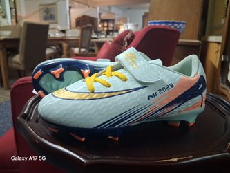 Soccer cleats us size 13.5c