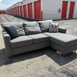 Gray Reversible Sectional Couch! ***Free CurbSide Delivery***