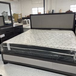 New King Size Bed Frame With Dresser And Mirror And Nightstand 🚚 We can deliver 🚚  $39 initial payment   total price $999