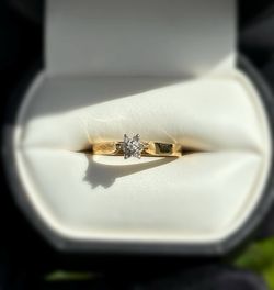 Jewelry 10k solid yellow gold natural diamonds 0.06CTW ring sz 7.00