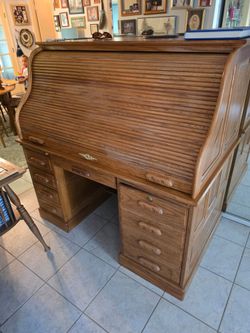 Locking Rolltop Desk