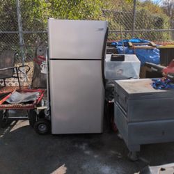 Frigidaire Top Mount Fridge/Freezer