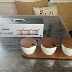 Condiment serving set