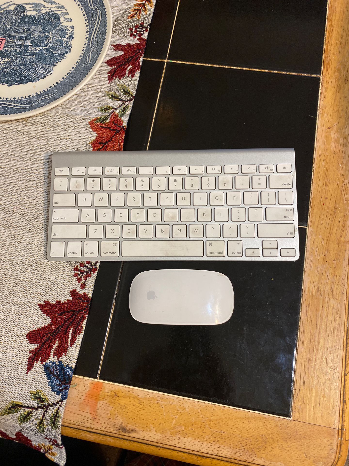 Apple wireless keyboard and wireless mouse