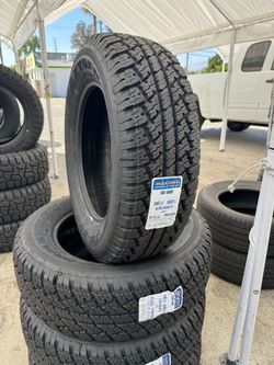 235/65/17 Maxtrek All Terrain 4 Llantas nuevas Montadas y balanceadas