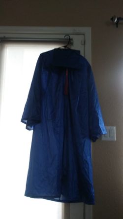 5"9" to 5"11" $15 graduation cap and gown$ pick up only