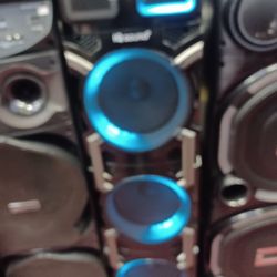 Triple Woofers.  Loud Kareoke Bluetooth Party Speaker.  Rechargeable Battery.  12000 Watts. Brand New 