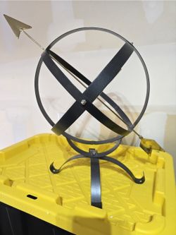 English Garden Globe Decoration Metal arrow