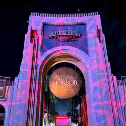 ESTUDIOS UNIVERSAL HORROR NIGHT HOLLOWED 4 TICKETS IVAILABLE GENERQL ADMISSION ONLY🤡👺👹👻