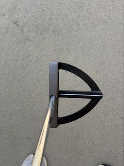 YES Golf  Natalie Swash Design C-Groove 35” Putter With Cover