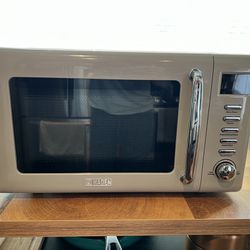 Haden 700W Compact Microwave