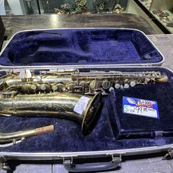 Conn saxophone used with case pads are in good shape. Pick up only 