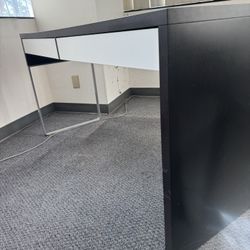 Modern Office Desk – Black & White – Commercial Grade