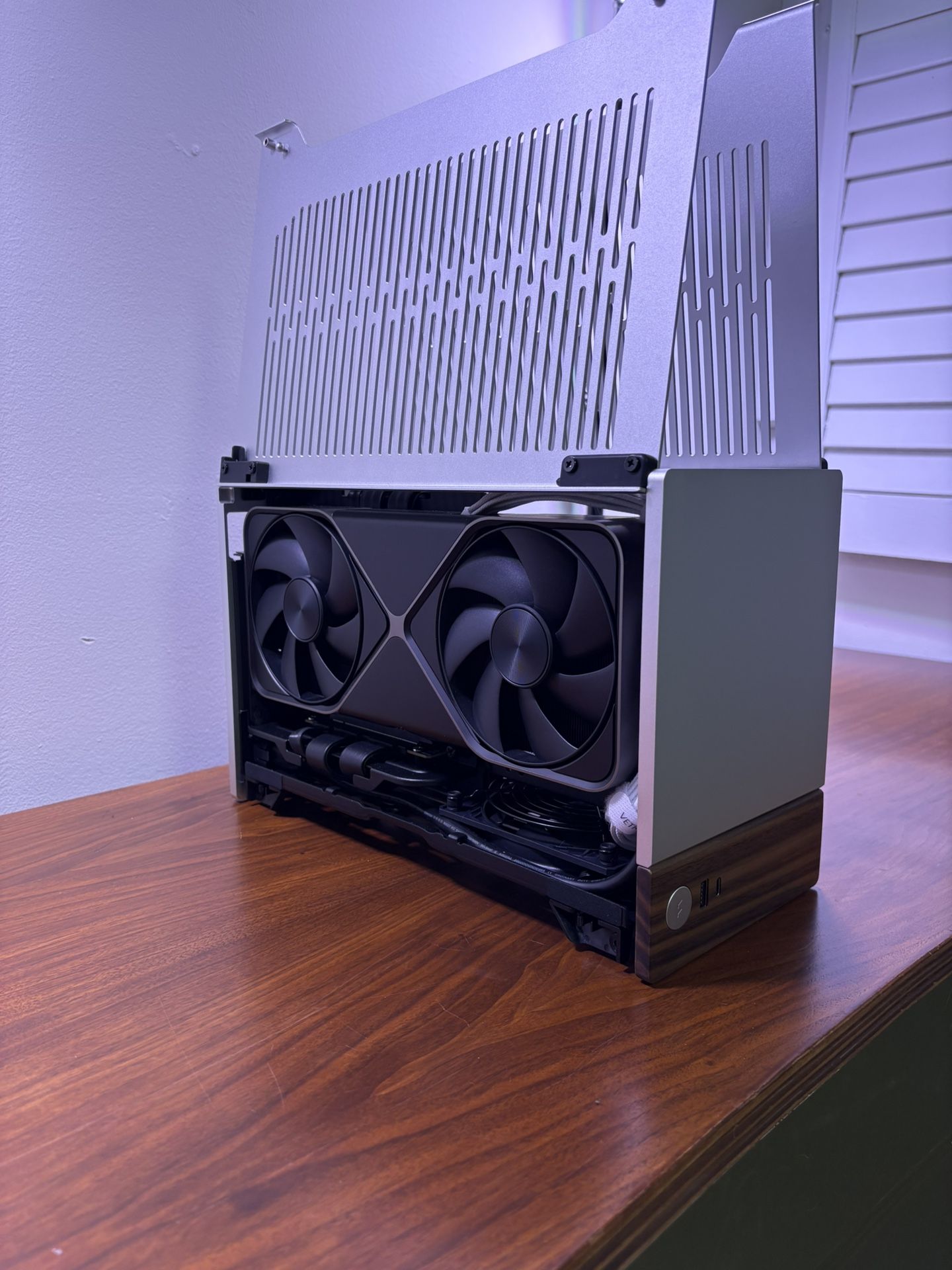 RTX 5080 FE | Ryzen 7 7800X3D | 32GB DDR5 | 2TB SSD | 850W PSU | 1x 120mm Fan | Fractal Terra ITX