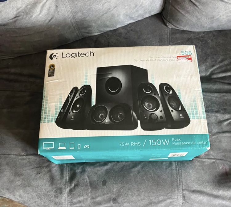 Logitech Z-506 6- Pc Speaker Surround Sound Speaker System with Subwoofer New
