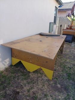 Wood work table electrified 2 separate outlet with  AC/DC & USB