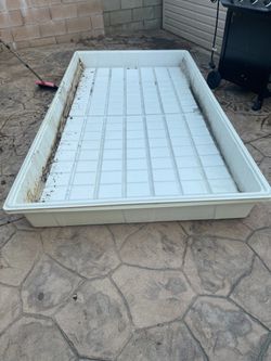Garden bed Trays with drain plug  2 nos