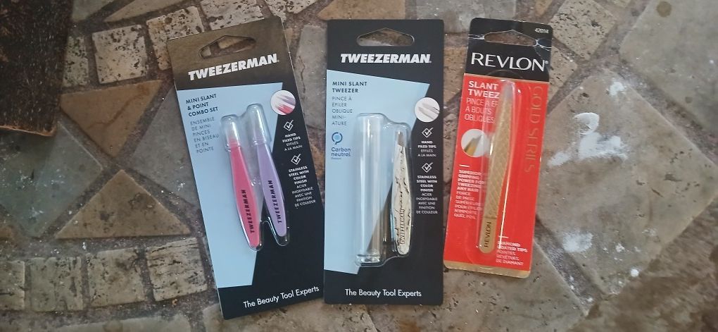 New Beauty Bundle Tweezerman N Revlon