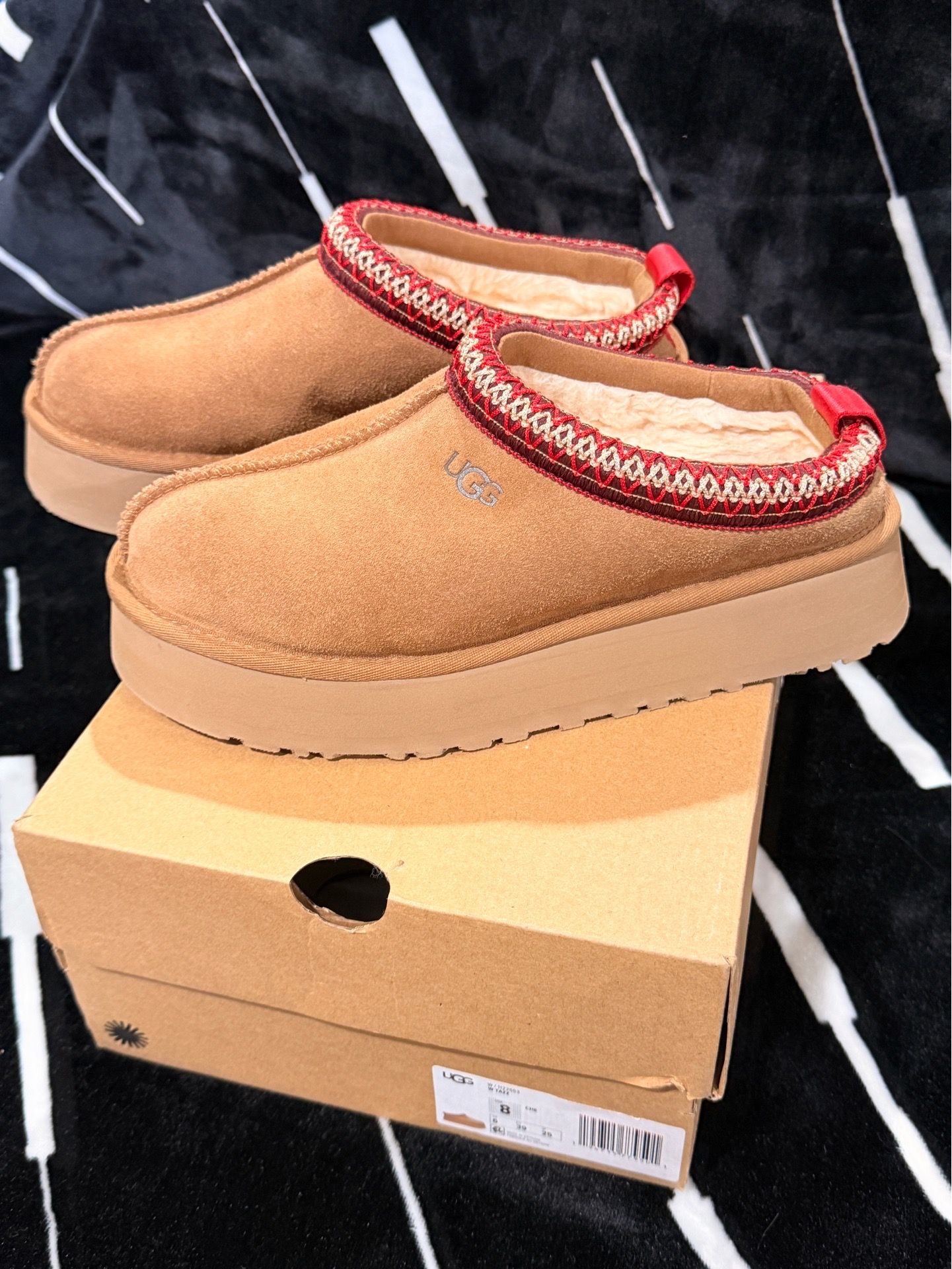 UGG Women’s Tazz II Size 8