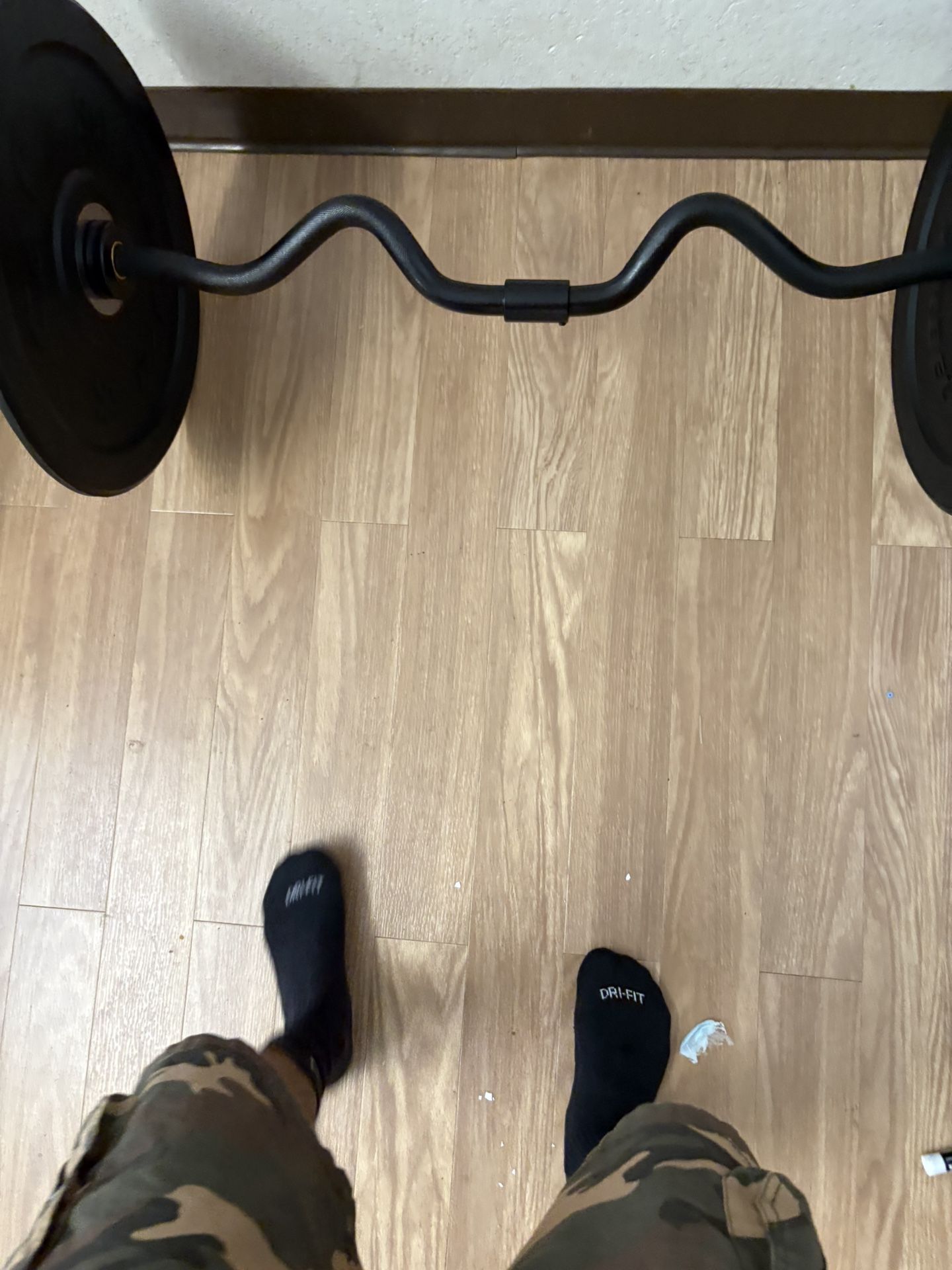 Curl bar with 2 10 lbs