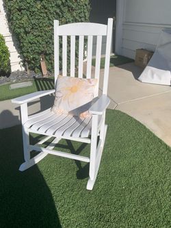 Lots of farmhouse, vintage, unique decor items