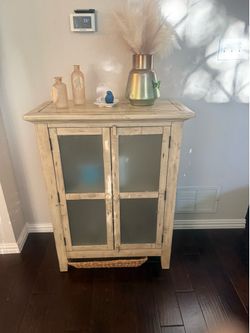 Storage cabinet with doors