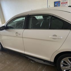 2010 Ford Taurus