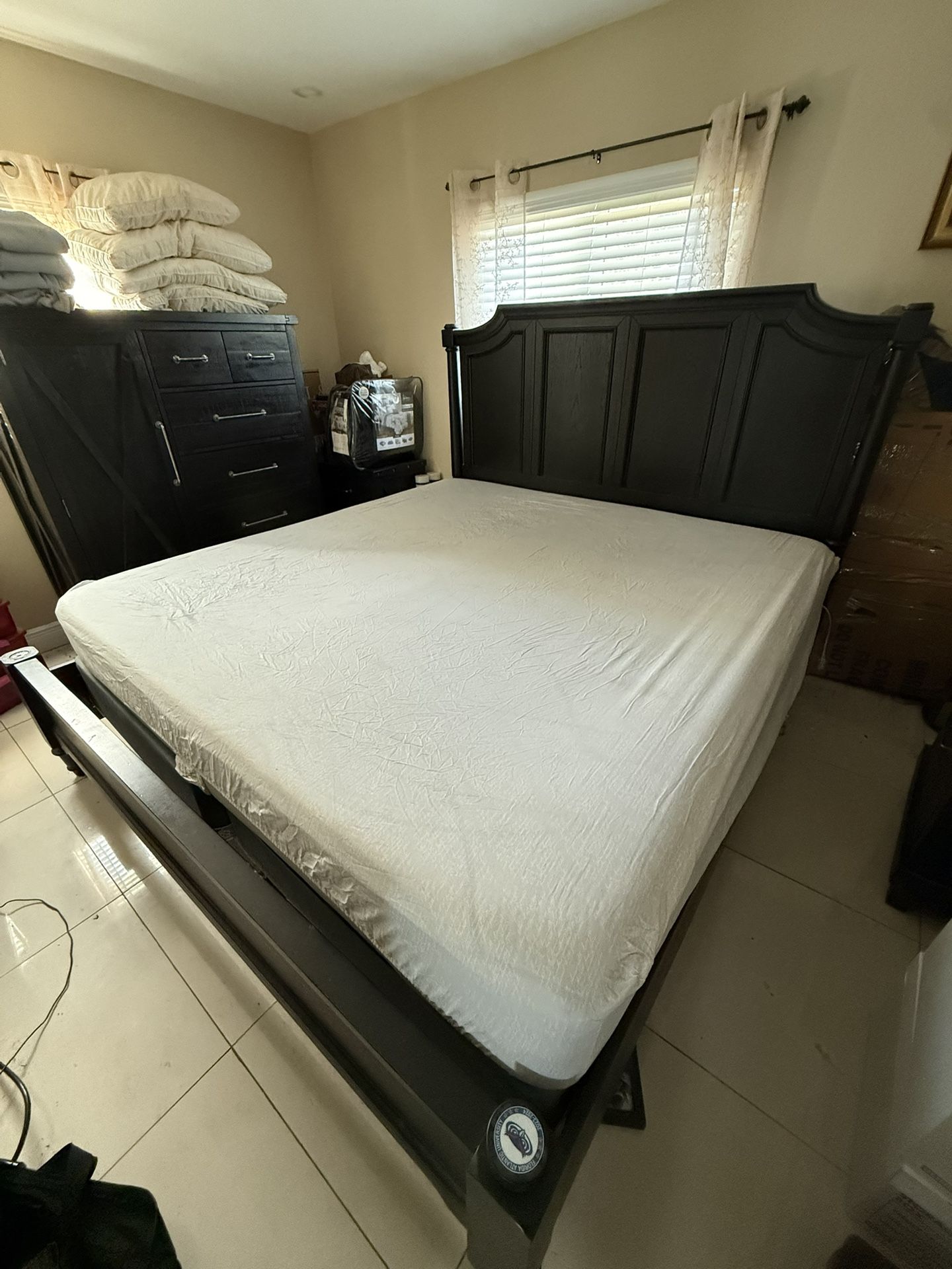 Bedroom Set - No damage at All