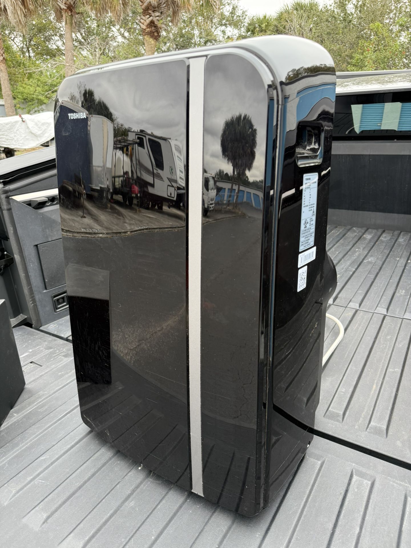 Toshiba Portable Air Conditioner Dehumidifier In Black