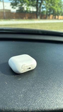 3rd gen AirPods (scuffed case)