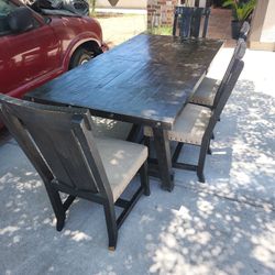 Dinning Table 
